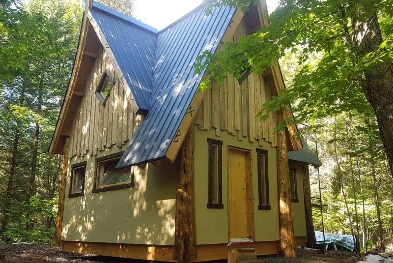 notre maison viking à louer dans son environnement en forêt